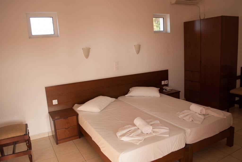 Thodorou Village Agia Marina  Bilik gambar